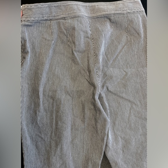 St. John Emma Black White Pinstripe Ankle Pants Sz 10 - Picture 10 of 10